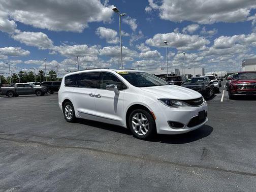 Bright White Clearcoat 2019 Chrysler Pacifica Limited