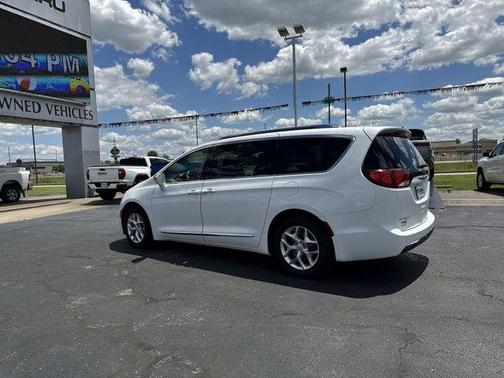Bright White Clearcoat 2019 Chrysler Pacifica Limited