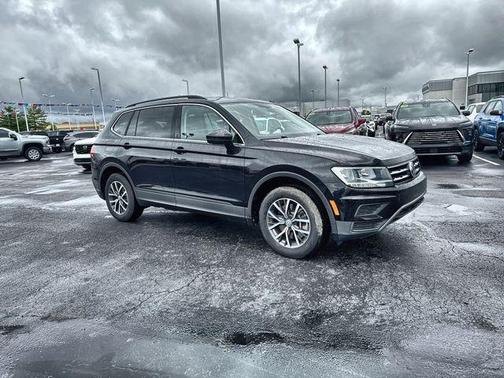 Deep Black Pearl Effect 2019 Volkswagen Tiguan 2.0T SE