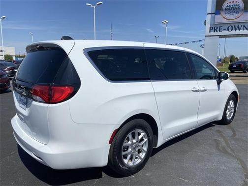 2023 Chrysler Voyager LX