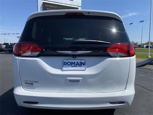 2023 Chrysler Voyager LX