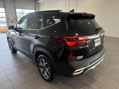 Cherry Black 2021 Kia Seltos EX