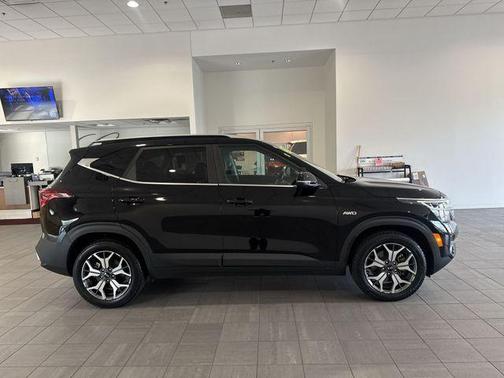 Cherry Black 2021 Kia Seltos EX