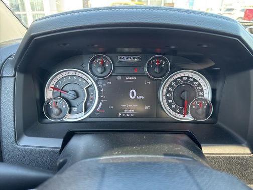 Brilliant Black Crystal Pearlcoat 2018 RAM 1500 Laramie
