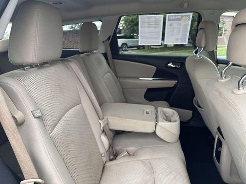 White 2015 Dodge Journey SXT