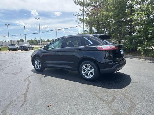 Black 2020 Ford Edge SEL
