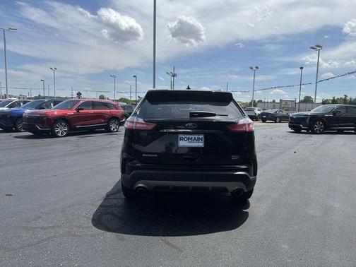 Black 2020 Ford Edge SEL
