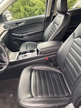 Black 2020 Ford Edge SEL