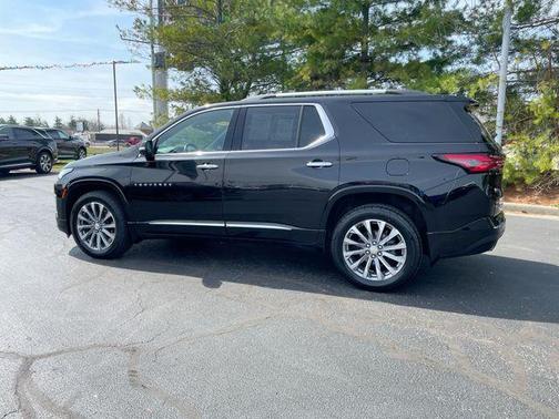 Mosaic Black Metallic 2022 Chevrolet Traverse Premier