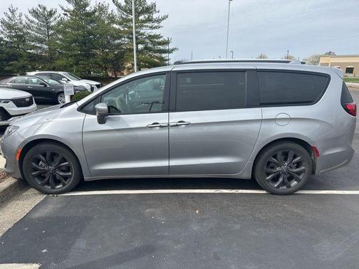 2020 Chrysler Pacifica Touring