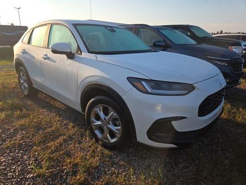 White 2024 Honda HR-V LX