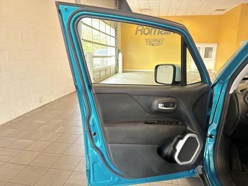 Metallic 2021 Jeep Renegade Latitude