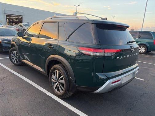 2024 Nissan Pathfinder SL