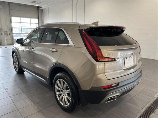 2022 Cadillac XT4 Premium Luxury