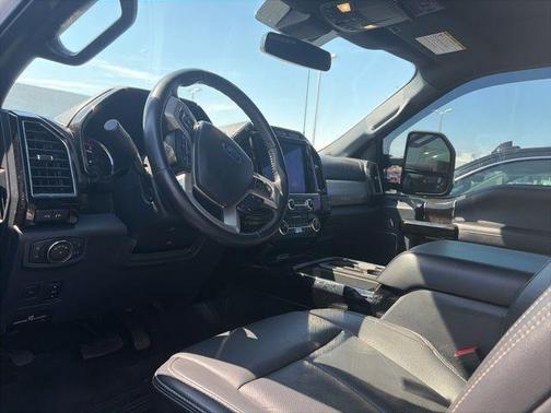 White 2022 Ford F-250 Lariat
