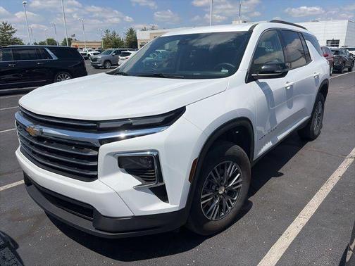 Summit White 2025 Chevrolet Traverse LT