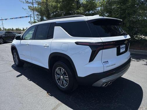 Summit White 2025 Chevrolet Traverse LT
