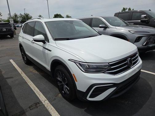 Pure White 2024 Volkswagen Tiguan 2.0T SE