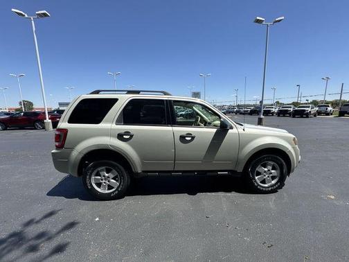 Cream 2009 Ford Escape XLT