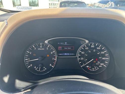 White 2017 Nissan Pathfinder Platinum