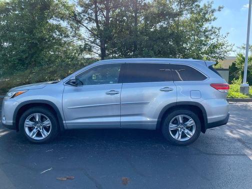 Silver 2018 Toyota Highlander Limited