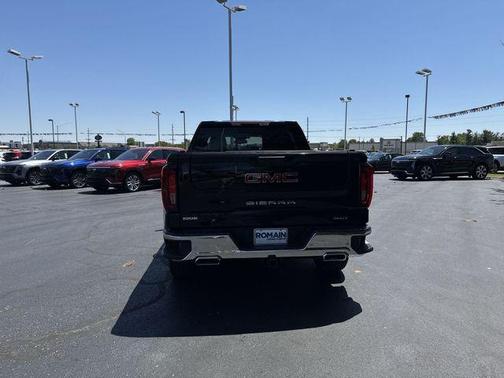 Onyx Black 2022 GMC Sierra 1500 SLT