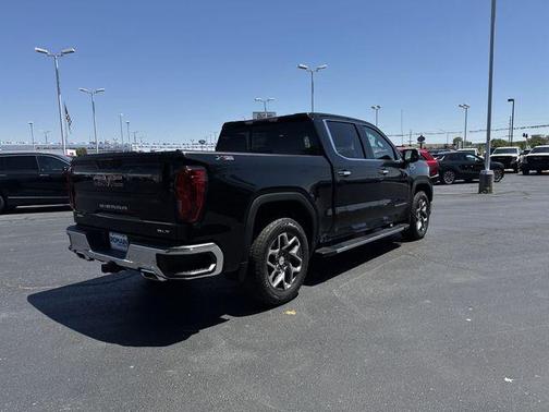 Onyx Black 2022 GMC Sierra 1500 SLT