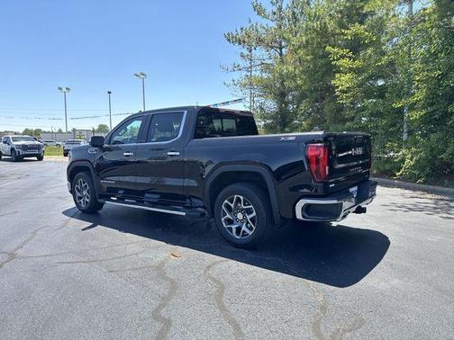 Onyx Black 2022 GMC Sierra 1500 SLT