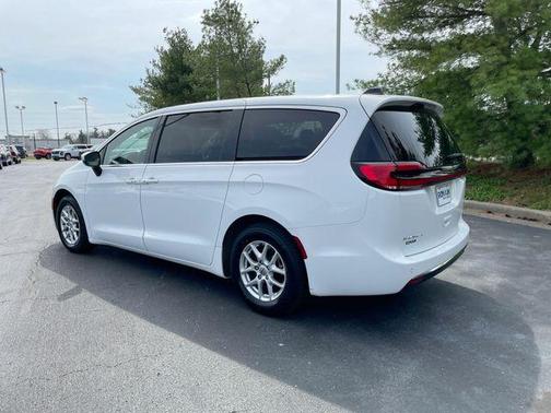 Bright White Clearcoat 2023 Chrysler Pacifica Touring-L