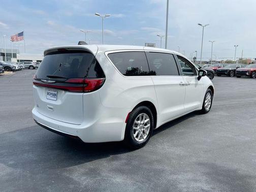 Bright White Clearcoat 2023 Chrysler Pacifica Touring-L