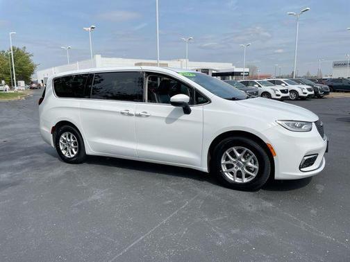 Bright White Clearcoat 2023 Chrysler Pacifica Touring-L