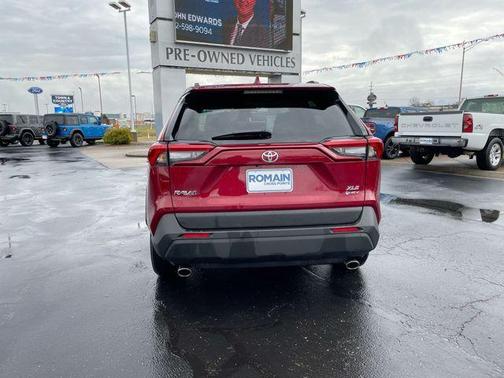 2025 Toyota RAV4 Hybrid XLE