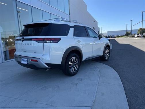 2024 Nissan Pathfinder SL