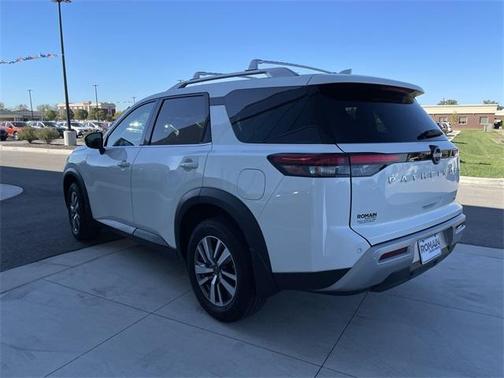 2024 Nissan Pathfinder SL