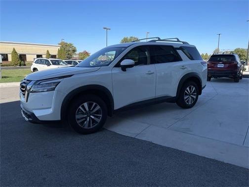 2024 Nissan Pathfinder SL