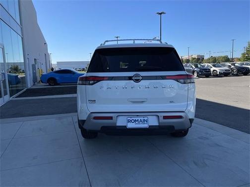 2024 Nissan Pathfinder SL