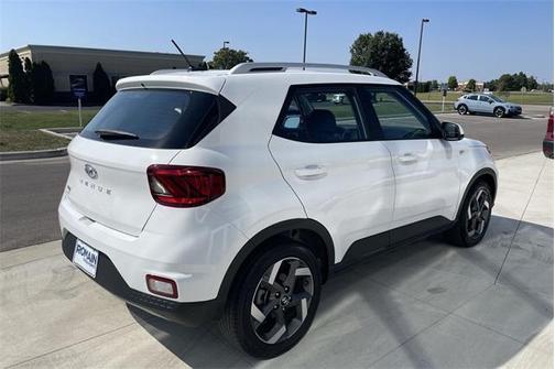 2023 Hyundai VENUE SEL