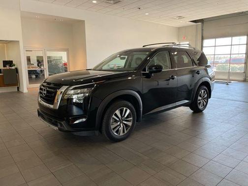 Super Black 2025 Nissan Pathfinder SL