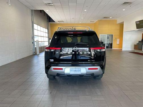 Super Black 2025 Nissan Pathfinder SL