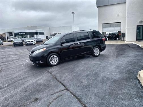 2017 Toyota Sienna XLE