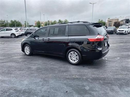 2017 Toyota Sienna XLE