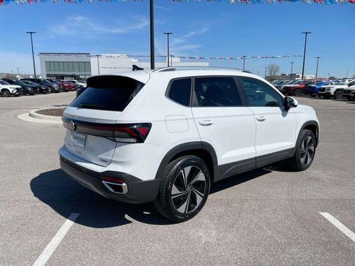 2025 Volkswagen Taos 1.5T SE