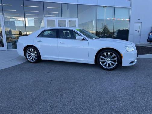 2019 Chrysler 300 Touring