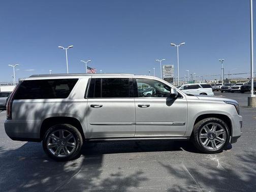 Radiant Silver Metallic 2018 Cadillac Escalade ESV Premium Luxury