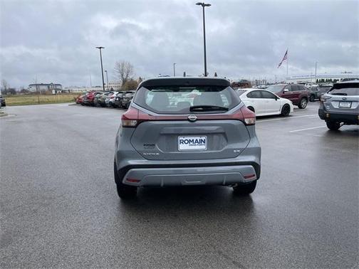 2024 Nissan Kicks SR