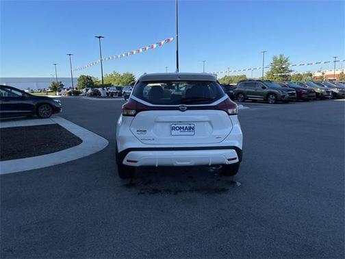 2024 Nissan Kicks SR