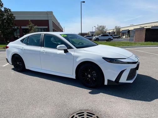 White 2025 Toyota Camry SE