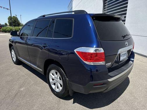 Blue 2011 Toyota Highlander Base