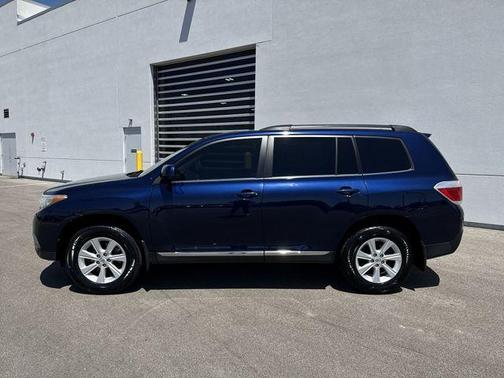 Blue 2011 Toyota Highlander Base