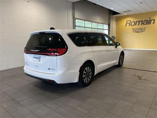2023 Chrysler Pacifica Hybrid Touring L